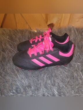 Adidas Kids Size 12  Black & Pink Soccer Cleats Unisex